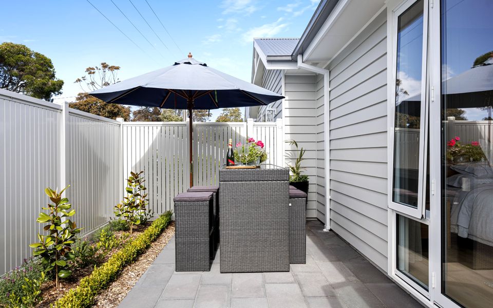 Fully fenced courtyard to relax outdoors