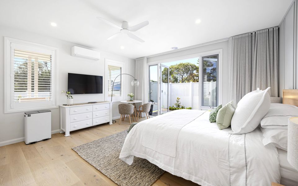 The Ankh, beachside studio in Tootgarook. Light-filled studio with a king bed and coastal style