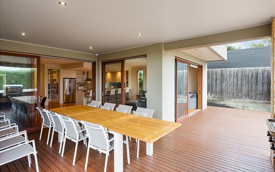 Stunning Home Alfresco Entertainment Jacuzzi