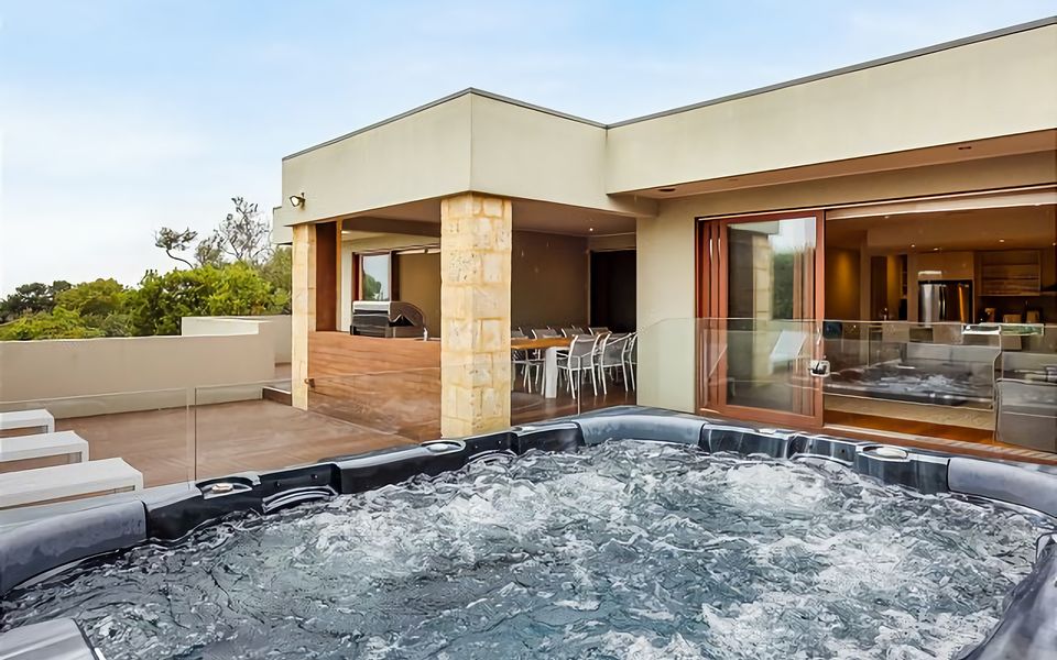 Relax in this sensational 10 seater heated Jacuzzi.