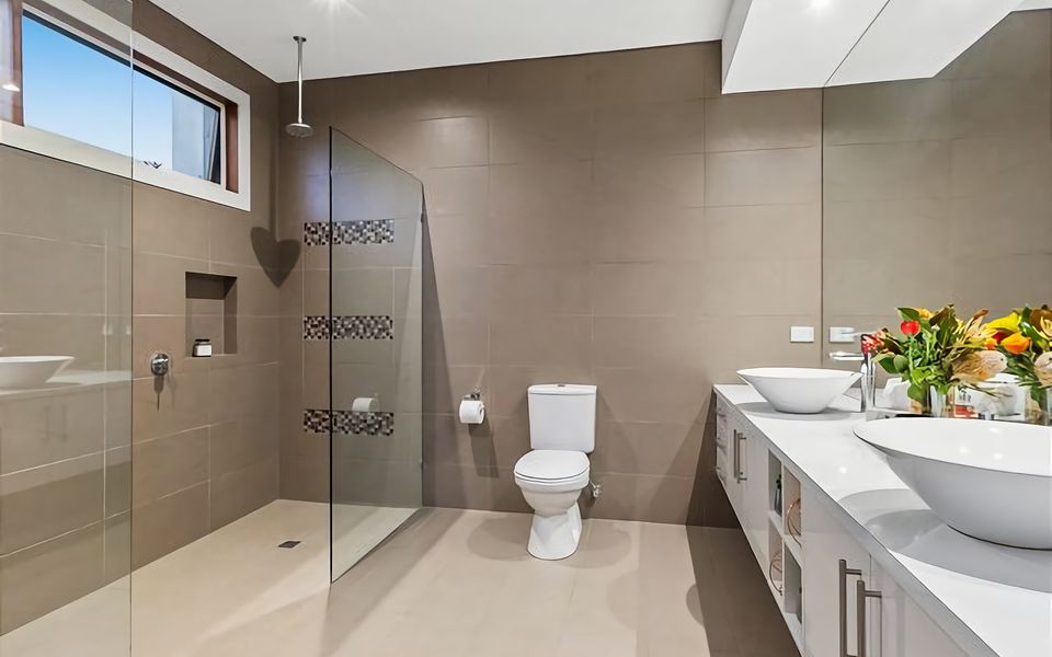 Ensuite bathroom off the Main bedroom.