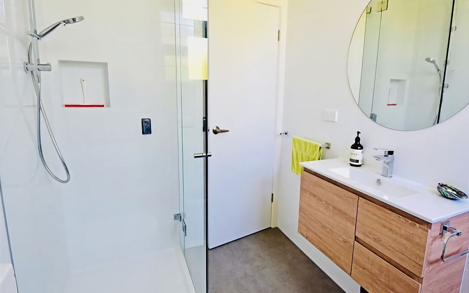 Diamond Bay Getaway stroll to the beach