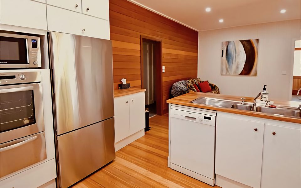 Diamond Bay Getaway stroll to the beach