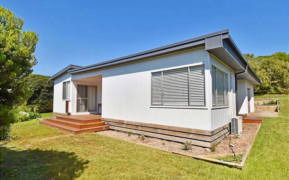 Diamond Bay Getaway stroll to the beach