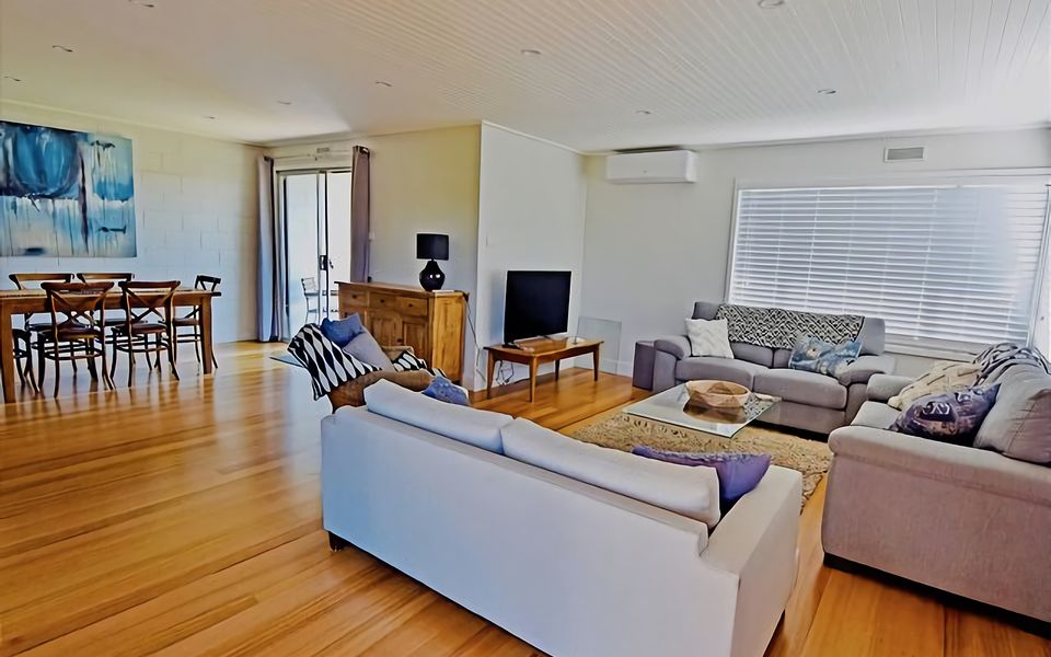 Diamond Bay Getaway stroll to the beach