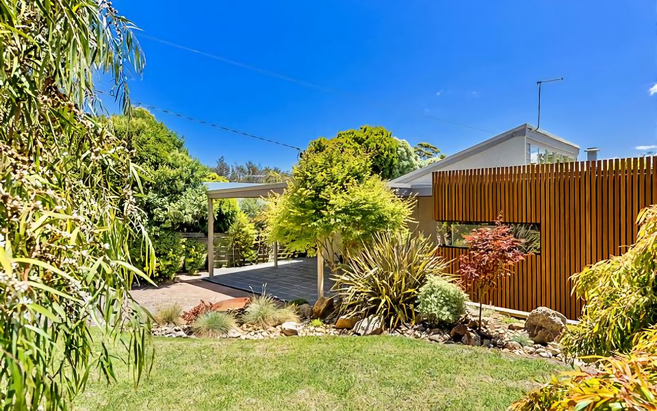 Escape to Blairgowrie 500m to beach cafes