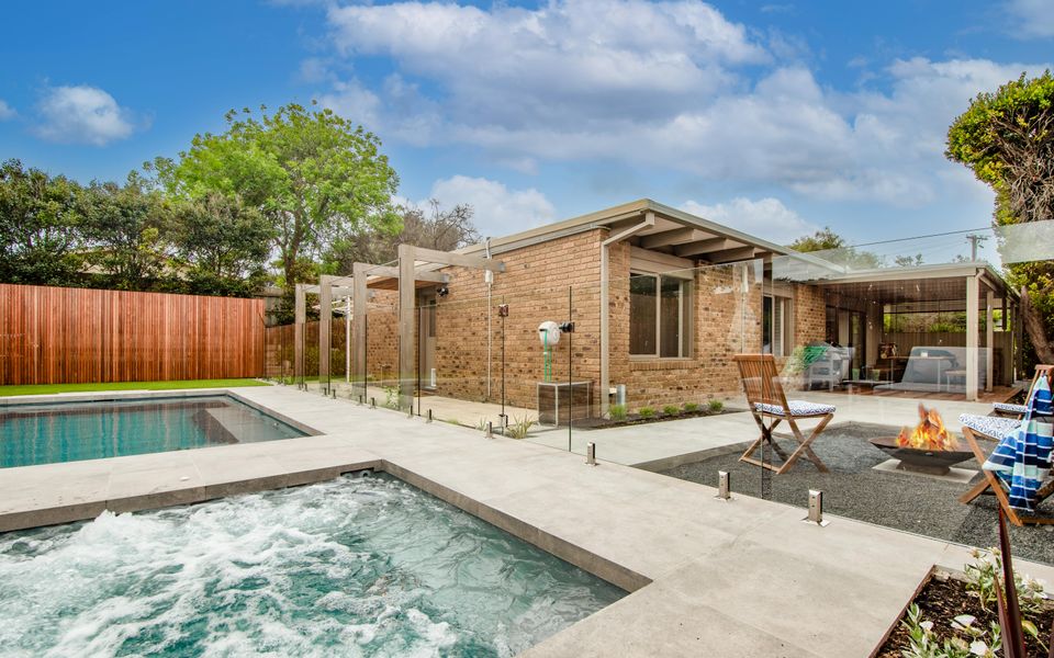 Escape to Blairgowrie 500m to beach cafes