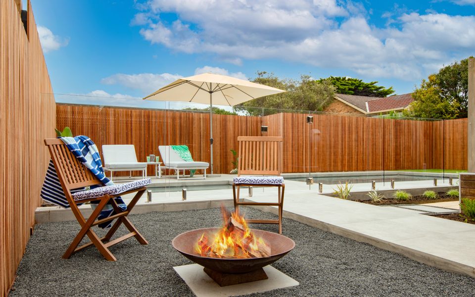 Escape to Blairgowrie 500m to beach cafes