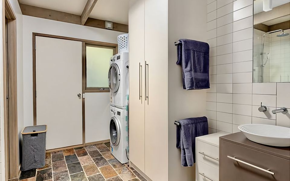 Escape to Blairgowrie 500m to beach cafes