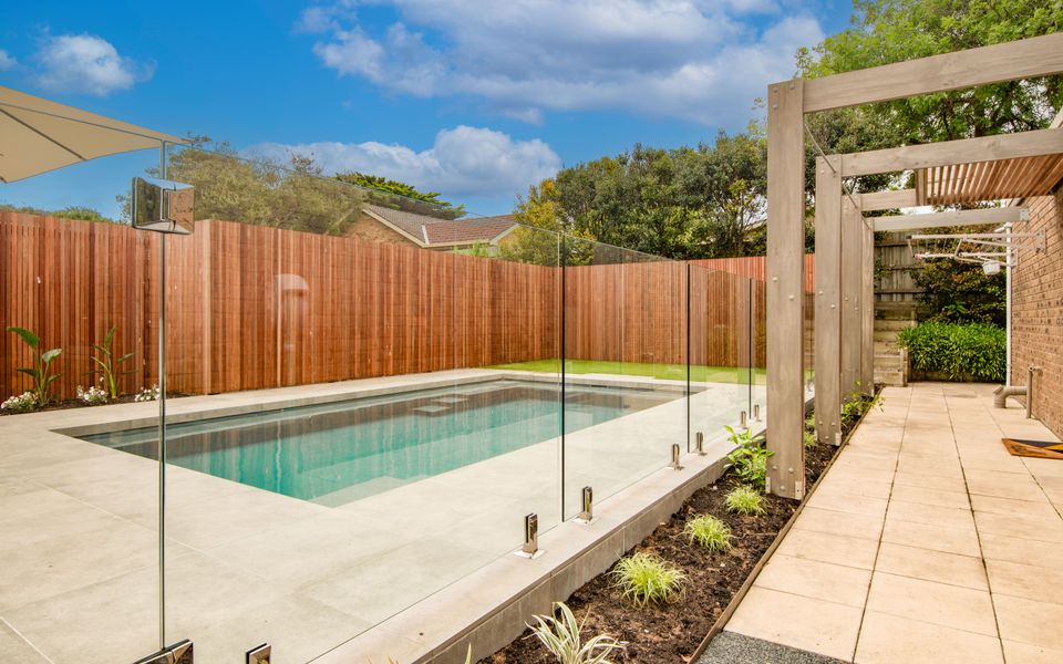 Escape to Blairgowrie 500m to beach cafes