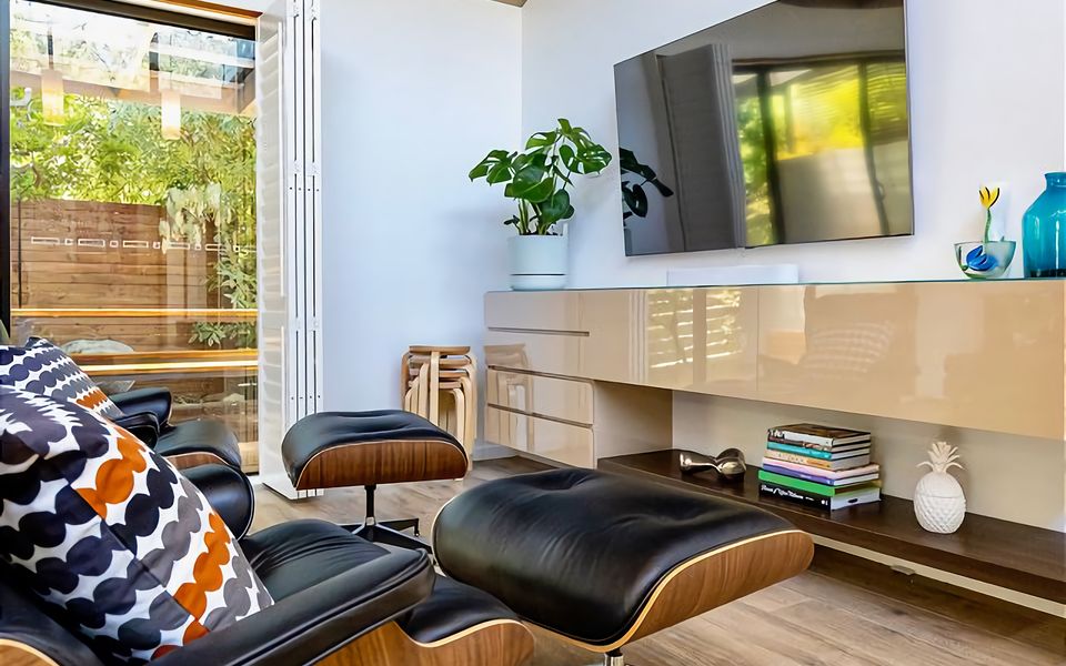 Escape to Blairgowrie 500m to beach cafes