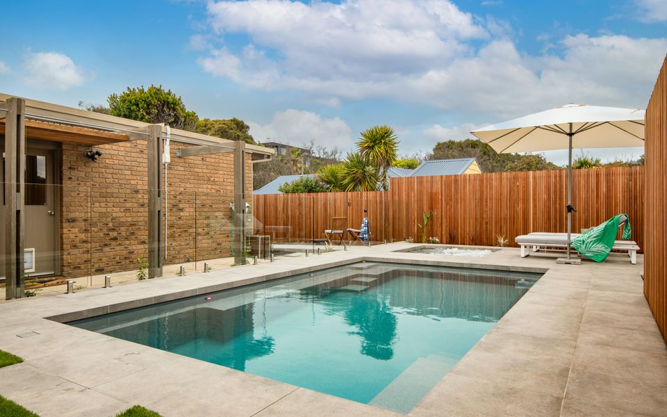 Escape to Blairgowrie 500m to beach cafes