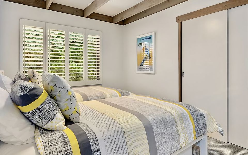 Escape to Blairgowrie 500m to beach cafes