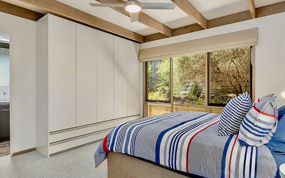 Escape to Blairgowrie 500m to beach cafes