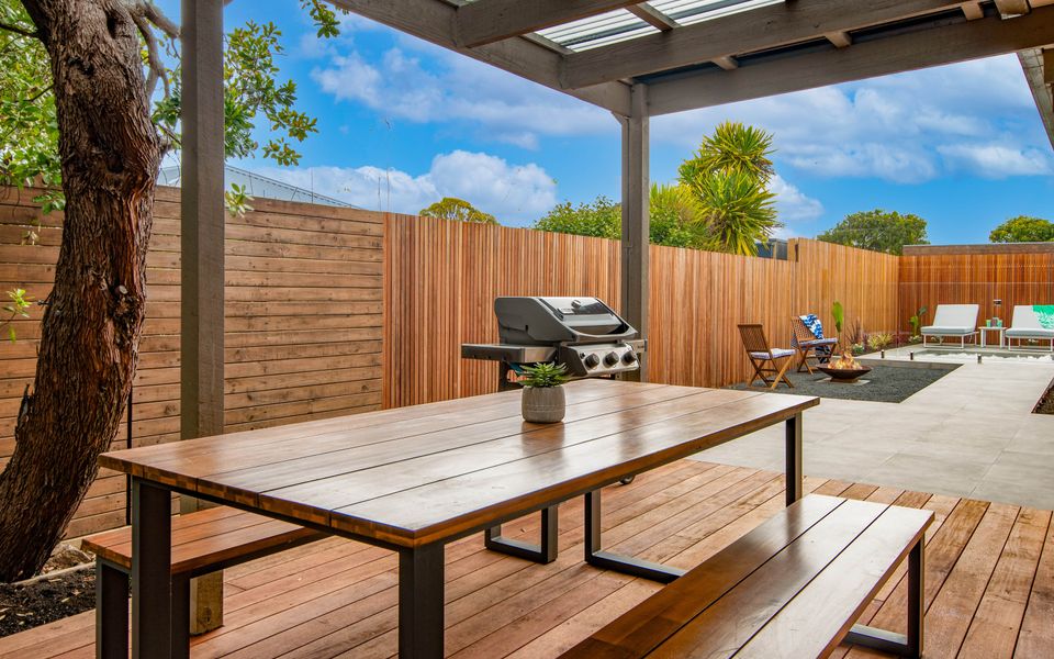 Escape to Blairgowrie 500m to beach cafes