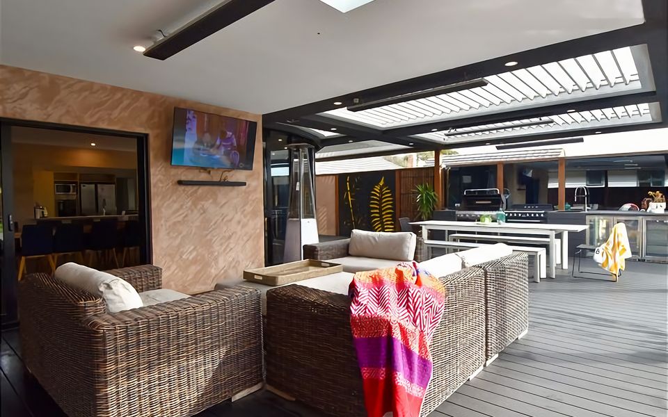 Bayside Mansion w Pool Spa and Ultimate Alfresco