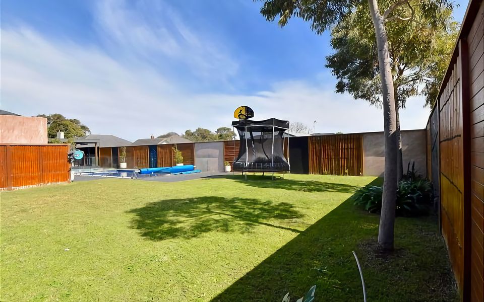 Bayside Mansion w Pool Spa and Ultimate Alfresco