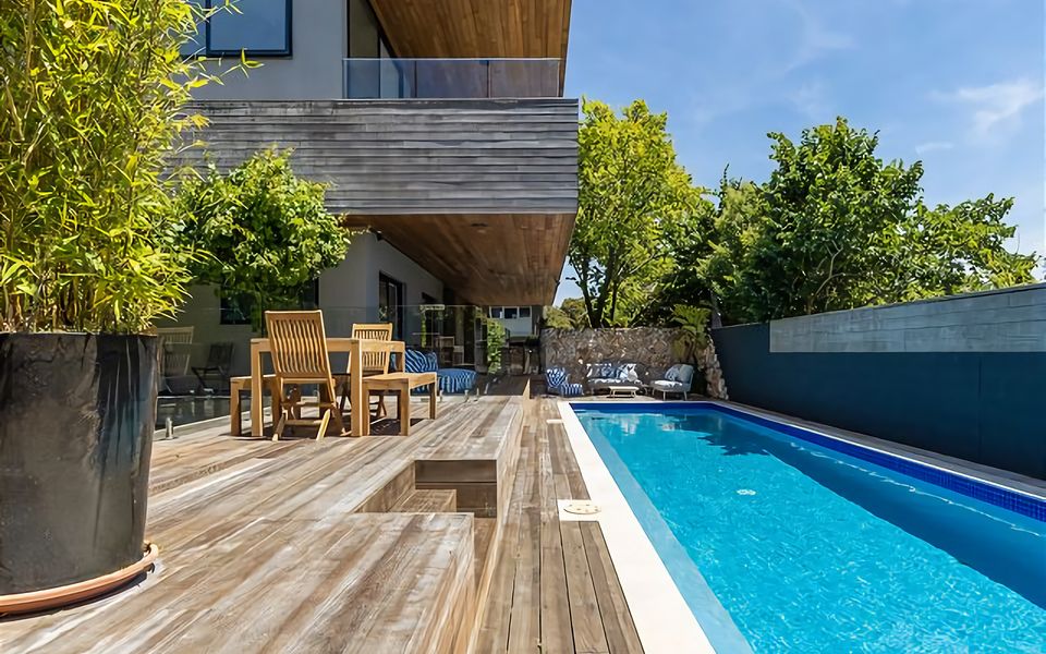 Majestic McCrae Luxury Pool Views to the Bay