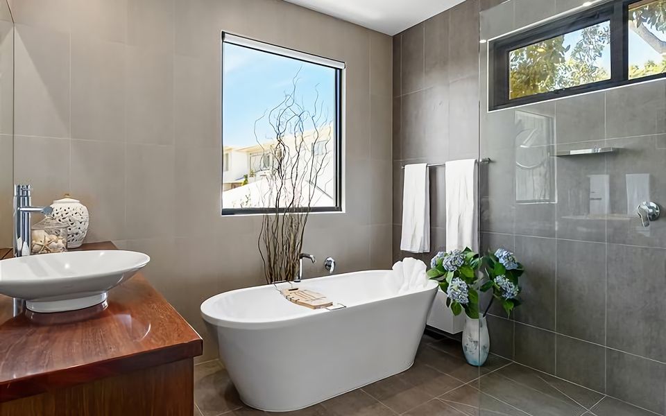 Ensuite bathroom with bath, shower and toilet.