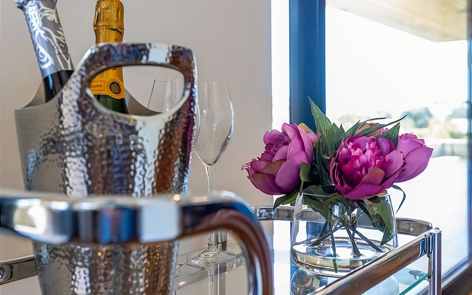 Majestic McCrae Luxury Pool Views to the Bay