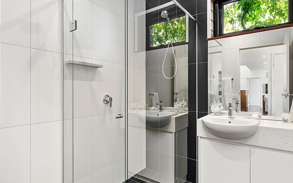 Majestic McCrae Luxury Pool Views to the Bay