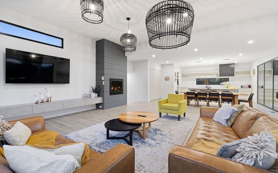 Main lounge with gas log fireplace