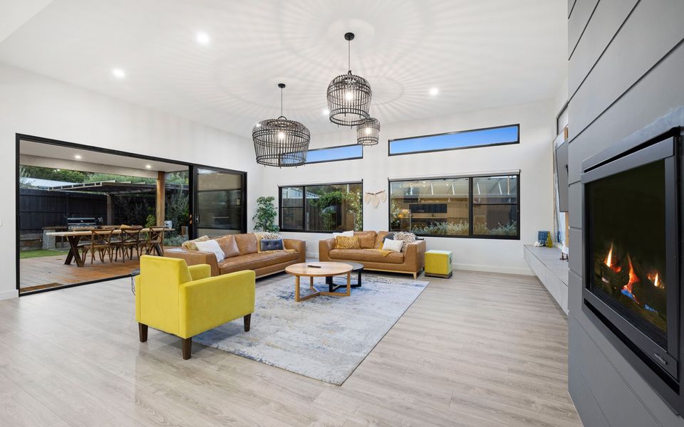 Main Lounge with gas log fireplace