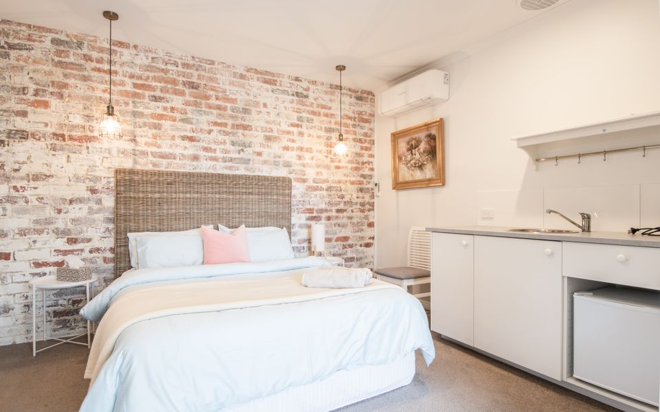 Bedroom 1 with Queen Bed, Kitchenette, Fridge, Tv, Split System, Ensuite Shower, Toilet, Basin and Separate Entrance