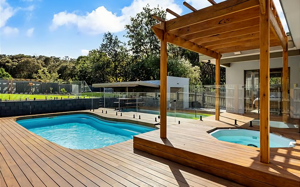 Spoil yourself with the Solar Heated pool and a separate fully heated spa amidst established gardens.