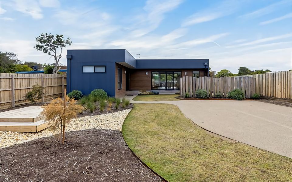 Holiday Escape Pool and Alfresco