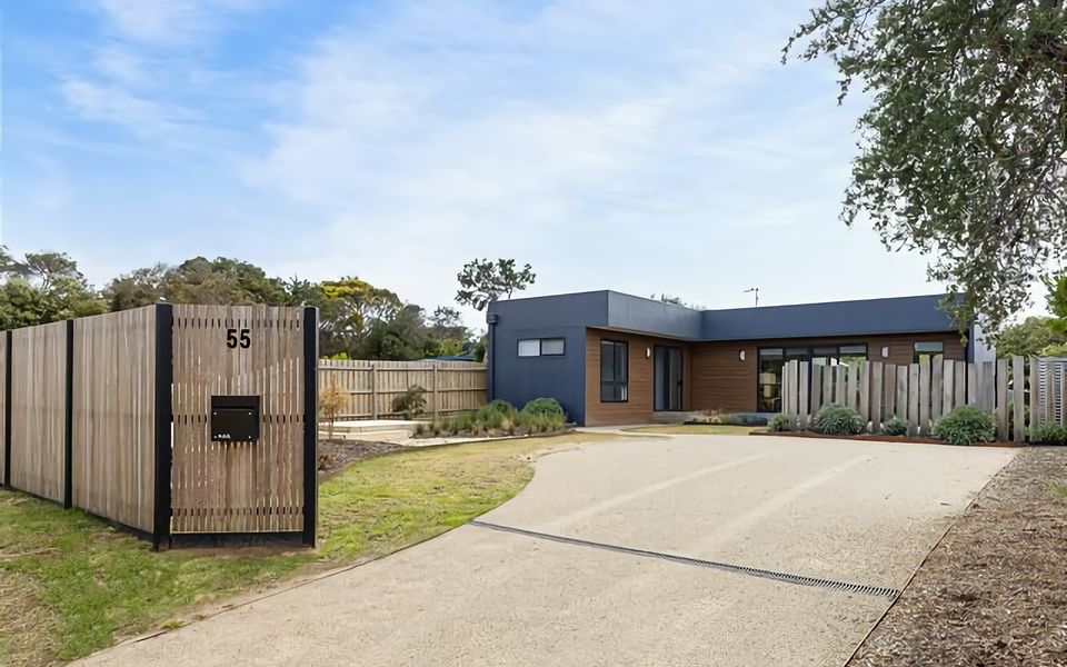 Holiday Escape Pool and Alfresco