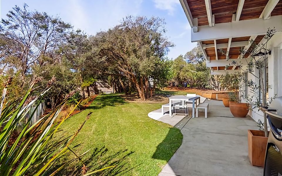 Hilltop Getaway, Stunning Sunsets, Close to Beach