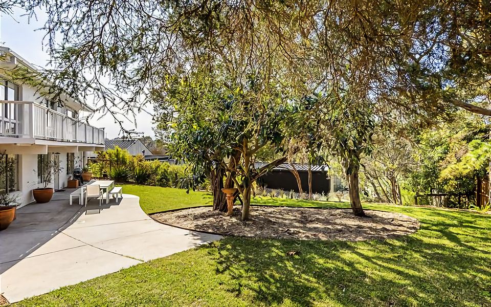 Hilltop Getaway, Stunning Sunsets, Close to Beach