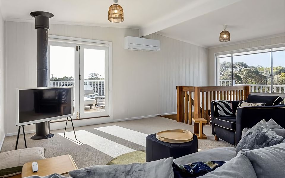 Hilltop Getaway, Stunning Sunsets, Close to Beach