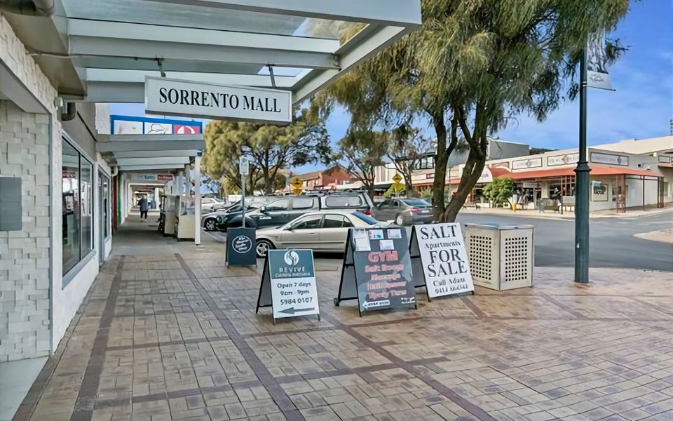 The ultimate convenience with this centrally positioned apartment, where everything is just a leisurely walk away.