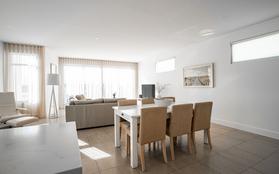 Space for six at the dining table