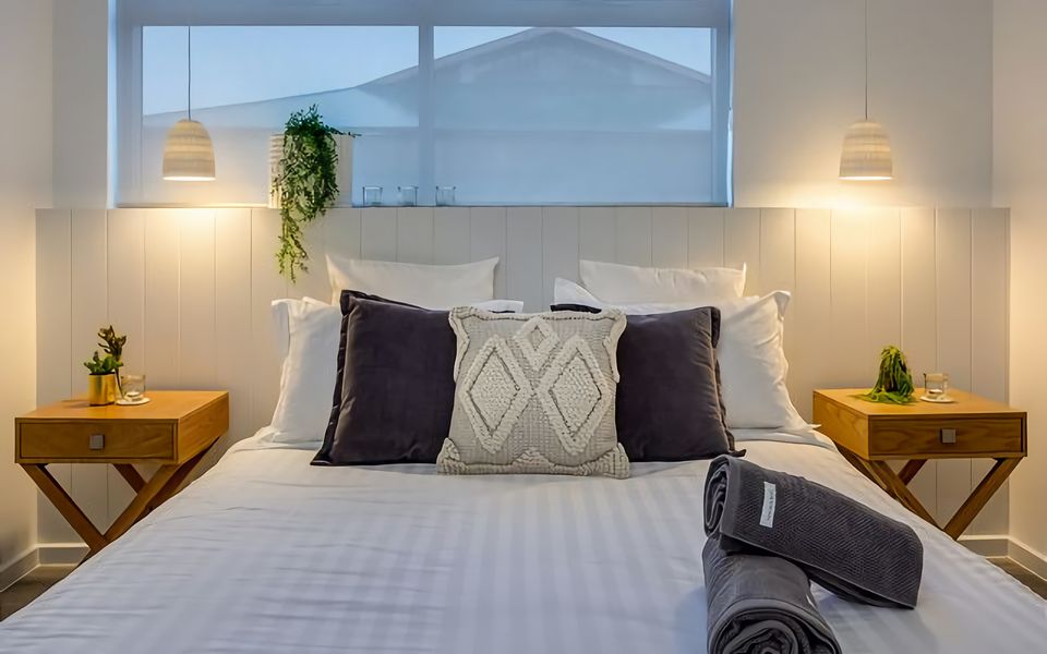 SALT 7 Spacious Luxury in Sorrento walk to the beach