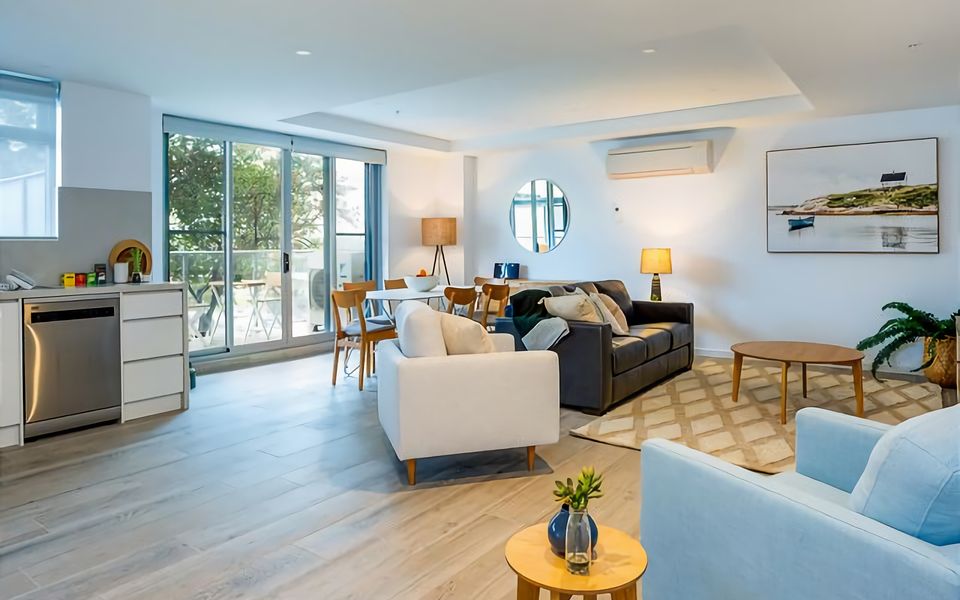 SALT 7 Spacious Luxury in Sorrento walk to the beach