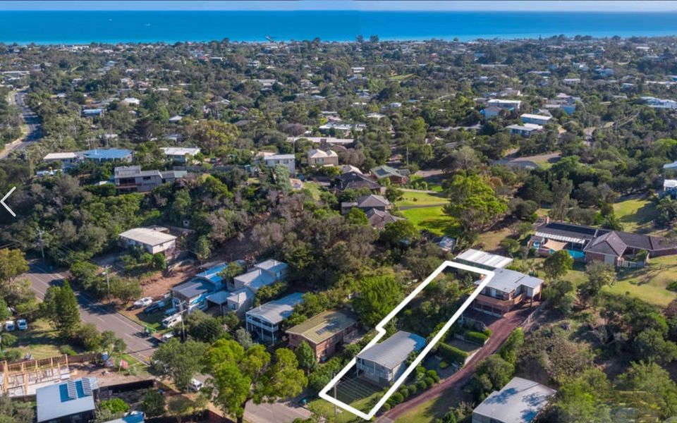 Bird’s-eye perspective of the home and nearby Rye Front Beach