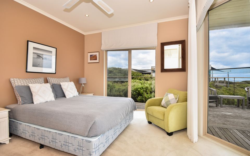 Queen bed bedroom with a view.