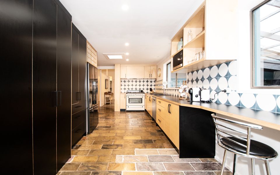 Beautiful fully equipped kitchen.