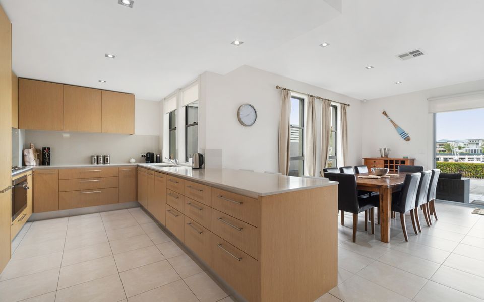 Large kitchen equipped with gas cooktop and oven and kitchen bench with seating