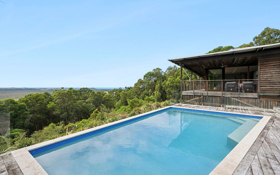 Coolum Scenic Getaway (Mountain & Ocean views only 15 minutes from the beach)