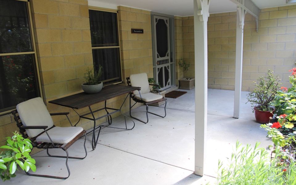 Couch Surf in Inverloch – Free Wifi