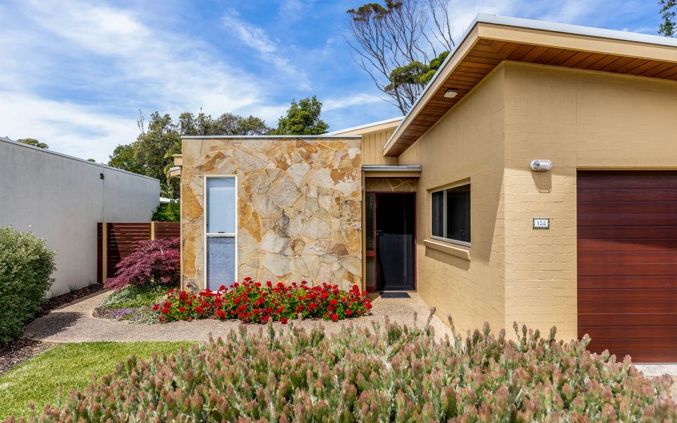 Invy Surf Hideaway