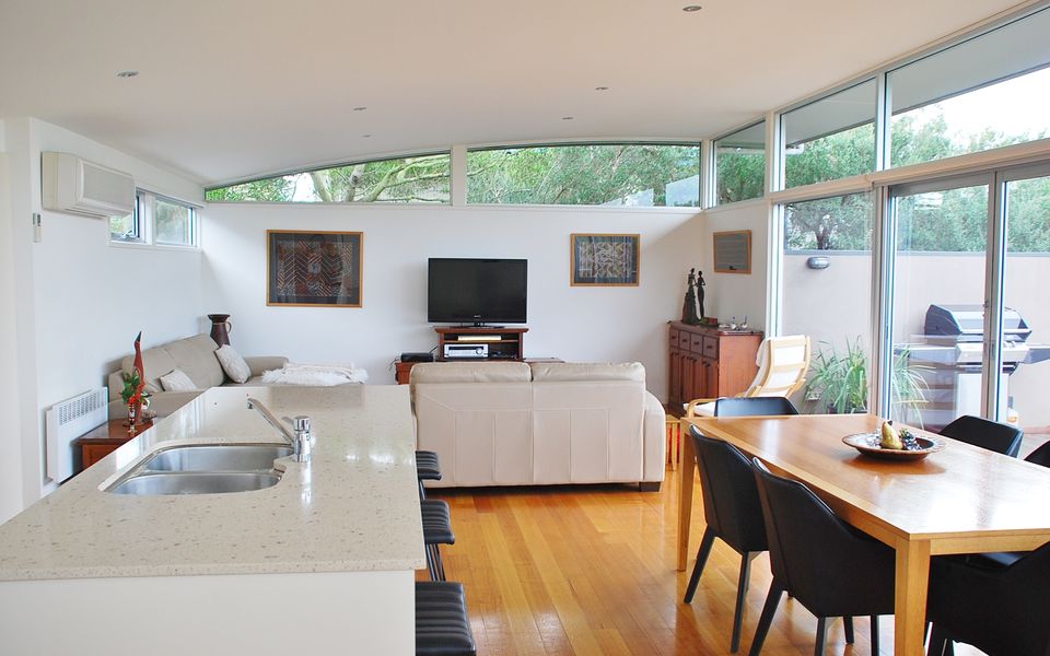 Stylish Holiday Home opposite Surf