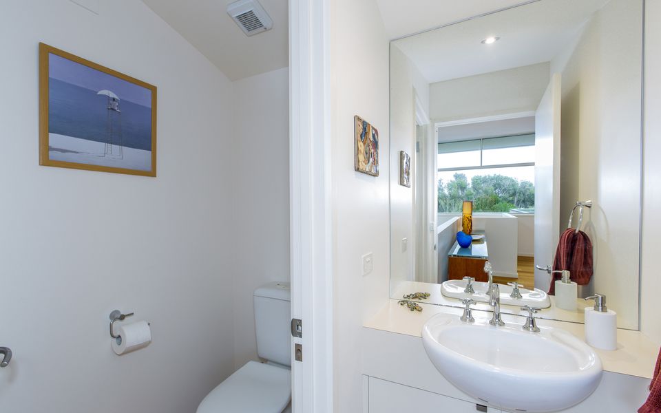 Stylish Holiday Home opposite Surf