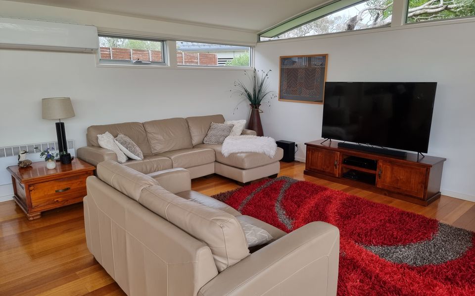 Stylish Holiday Home opposite Surf