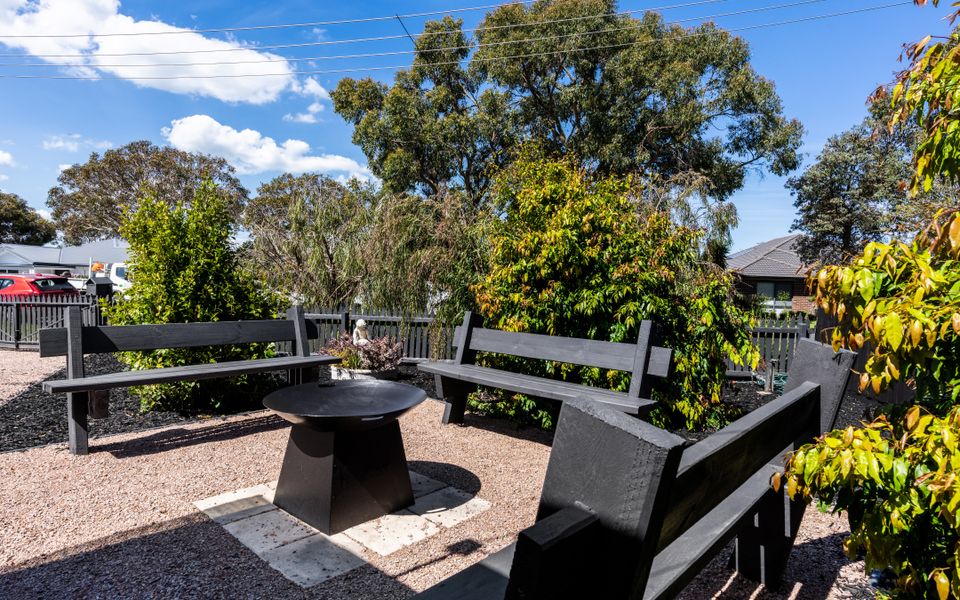 Inverloch’ s Lime Green Door – Linen, Wifi, Pet Friendly