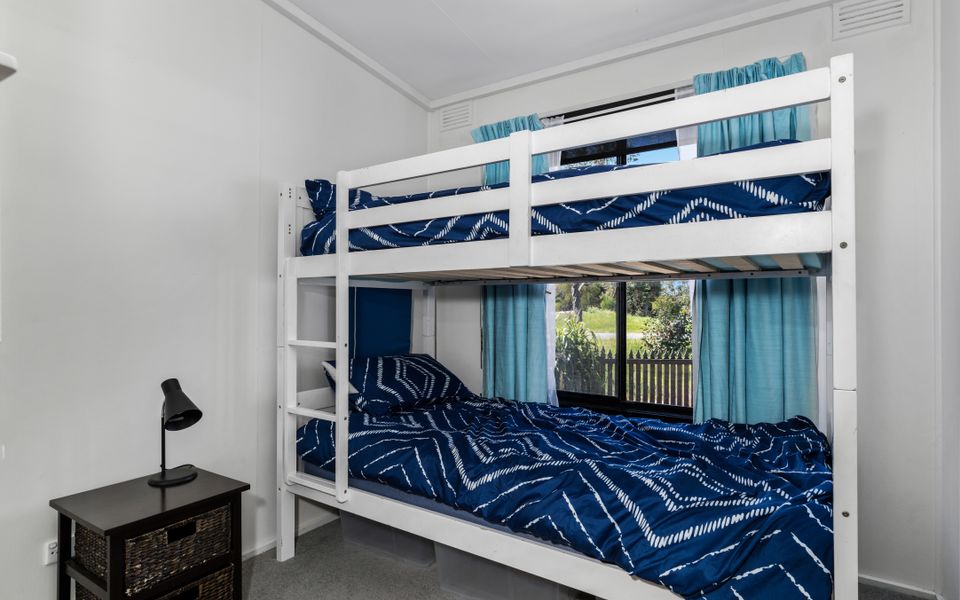 Inverloch’ s Lime Green Door – Linen, Wifi, Pet Friendly